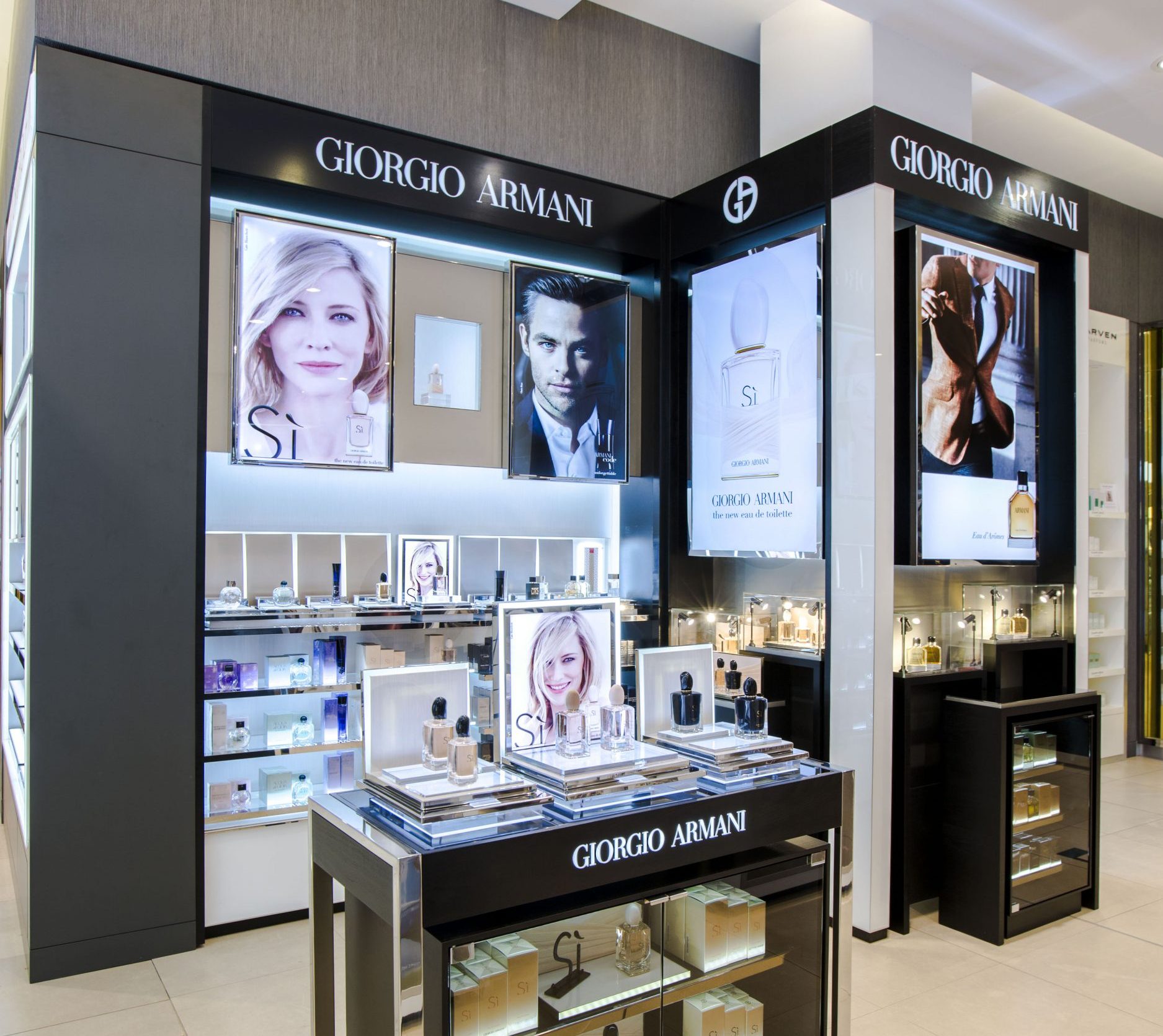 Retail Glass Display Showcase your products in style
